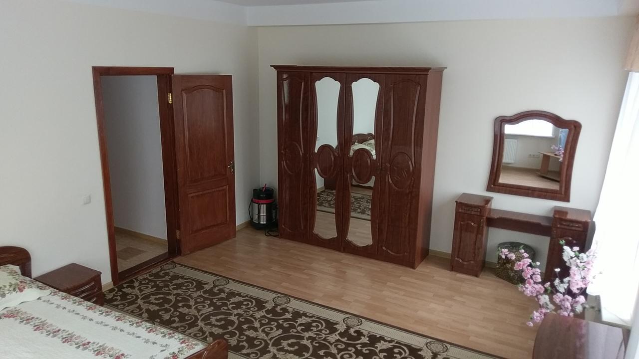 Sviatoshyn Aparthotel Kiev Eksteriør bilde
